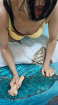 Snapshot of Linda-53 chatting on December 22, 4:28 am Linda-53 online show from December 22, 4:28 am