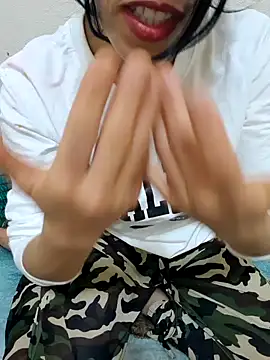 Snapshot of Linda-53 chatting on January 8, 1:11 am Linda-53 online show from January 8, 1:11 am