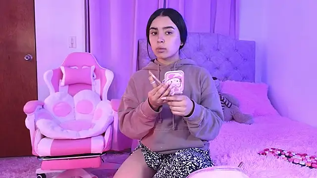 Snapshot of Emily-14 chatting on January 28, 4:08 pm Emily-14 online show from January 28, 4:08 pm