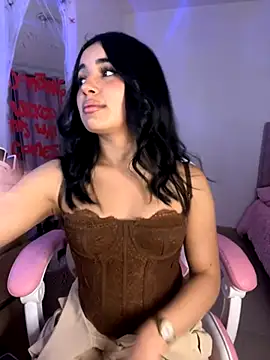 Snapshot of Emily-14 chatting on October 28, 5:00 am Emily-14 online show from October 28, 5:00 am