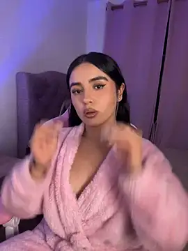 Snapshot of Emily-14 chatting on November 7, 9:31 am Emily-14 online show from November 7, 9:31 am