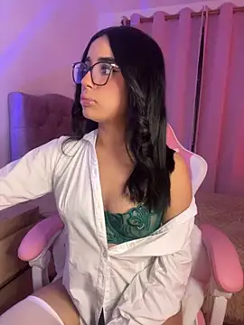 Snapshot of Emily-14 chatting on November 12, 4:02 am Emily-14 online show from November 12, 4:02 am