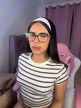 Snapshot of Emily-14 chatting on November 13, 4:44 am Emily-14 online show from November 13, 4:44 am