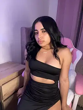 Snapshot of Emily-14 chatting on November 25, 5:18 am Emily-14 online show from November 25, 5:18 am