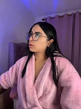 Snapshot of Emily-14 chatting on December 3, 11:47 pm Emily-14 online show from December 3, 11:47 pm