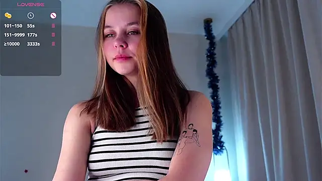 Snapshot of FalineDowlen chatting on January 9, 1:39 am FalineDowlen online show from January 9, 1:39 am