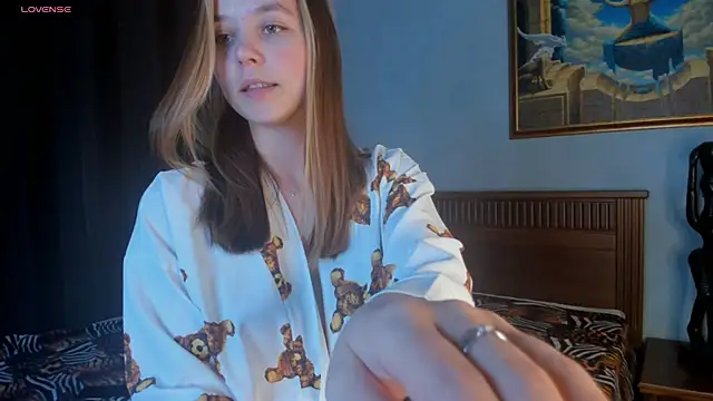 Snapshot of FalineDowlen chatting on February 17, 7:26 am FalineDowlen online show from February 17, 7:26 am