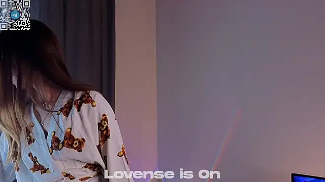 FalineDowlen online show from November 13, 2:10 am