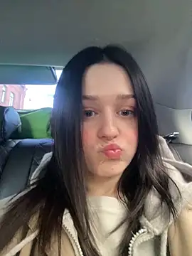 Mia Mia M online show from April 8, 2:06 pm