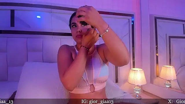 Snapshot of giorgia_13 chatting on February 27, 3:14 am giorgia 13 online show from February 27, 3:14 am