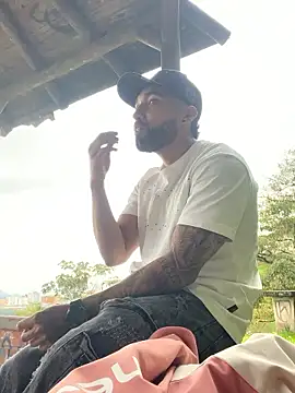 Sweet and caramel online show from January 31, 9:02 pm