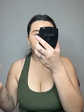 Snapshot of SaraBraun_ chatting on February 5, 6:01 pm SaraBraun online show from February 5, 6:01 pm