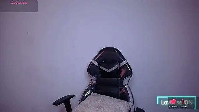 Snapshot of SaraBraun_ chatting on February 11, 5:07 pm SaraBraun online show from February 11, 5:07 pm