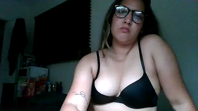 Snapshot of naughtynadia0502 chatting on April 1, 3:40 am naughtynadia0502 online show from April 1, 3:40 am