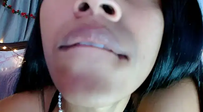 Snapshot of brihanna_lena chatting on January 20, 4:43 am brihanna lena online show from January 20, 4:43 am