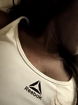 Snapshot of LuckiXCX chatting on December 22, 4:17 am LuckiXCX online show from December 22, 4:17 am