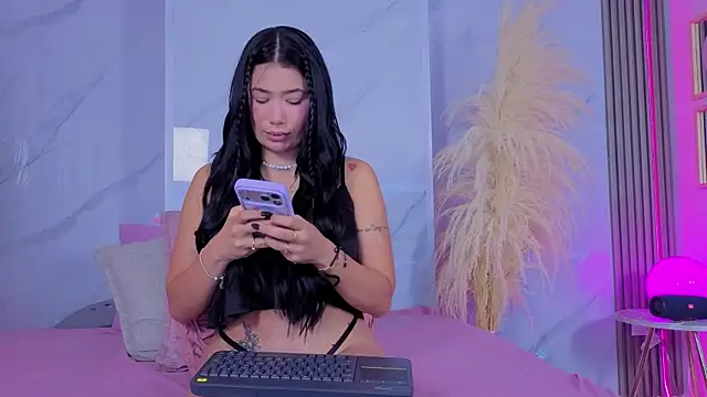 Chlooee   online show from April 9, 1:27 am