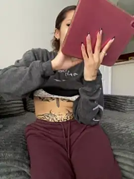 Snapshot of Sexyteengabi chatting on June 6, 3:28 pm Sexyteengabi online show from June 6, 3:28 pm