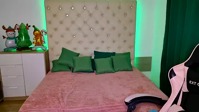 Snapshot of KattieSims chatting on January 11, 4:27 am KattieSims online show from January 11, 4:27 am