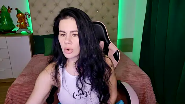 Snapshot of KattieSims chatting on January 13, 12:30 am KattieSims online show from January 13, 12:30 am