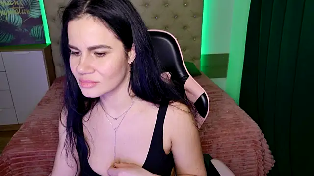 Snapshot of KattieSims chatting on January 21, 7:58 am KattieSims online show from January 21, 7:58 am