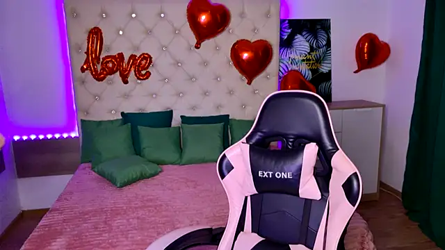 Snapshot of KattieSims chatting on February 5, 8:04 pm KattieSims online show from February 5, 8:04 pm