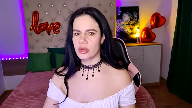 Snapshot of KattieSims chatting on February 7, 7:40 am KattieSims online show from February 7, 7:40 am