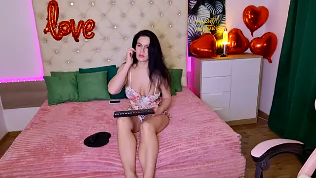 Snapshot of KattieSims chatting on February 9, 3:43 am KattieSims online show from February 9, 3:43 am