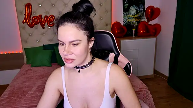 Snapshot of KattieSims chatting on February 10, 9:58 am KattieSims online show from February 10, 9:58 am