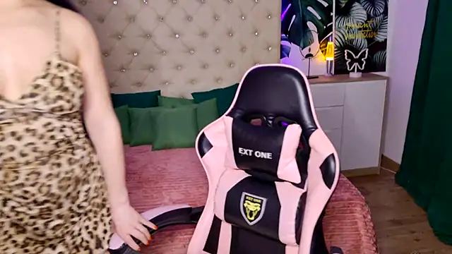 Snapshot of KattieSims chatting on March 6, 3:13 am KattieSims online show from March 6, 3:13 am