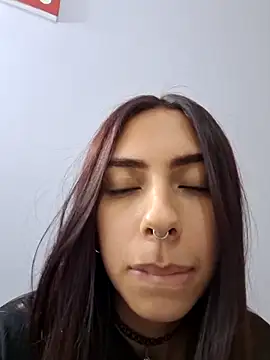 Snapshot of Jazmin-Cerezita chatting on December 17, 12:16 am Jazmin-Cerezita online show from December 17, 12:16 am