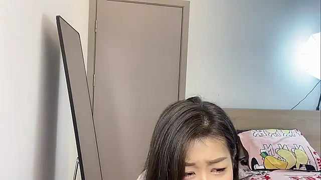 Snapshot of Bella-LL chatting on March 2, 7:23 pm Bella-LL online show from March 2, 7:23 pm