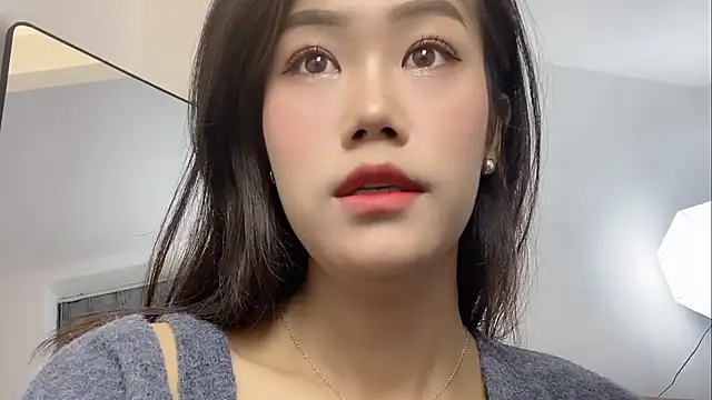 Snapshot of Bella-LL chatting on March 5, 7:38 pm Bella-LL online show from March 5, 7:38 pm