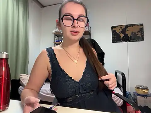 Snapshot of gwen_lust chatting on December 1, 9:53 pm gwen lust online show from December 1, 9:53 pm