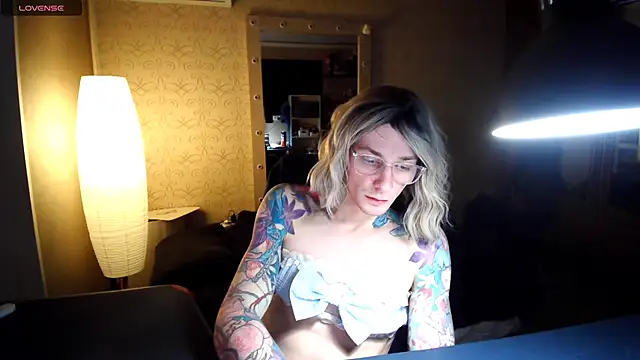 Snapshot of Julia_dolls chatting on November 14, 5:55 pm Julia dolls online show from November 14, 5:55 pm