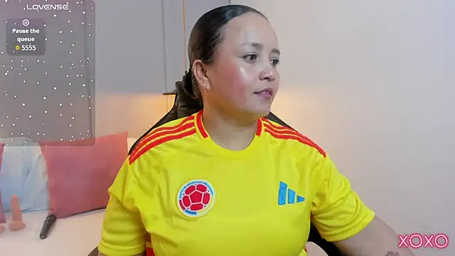 linda rios  online show from June 17, 8:21 pm