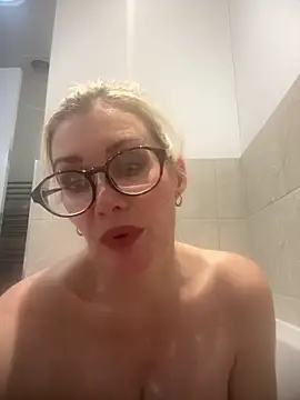 Englishhotwife4u online show from December 21, 3:09 pm