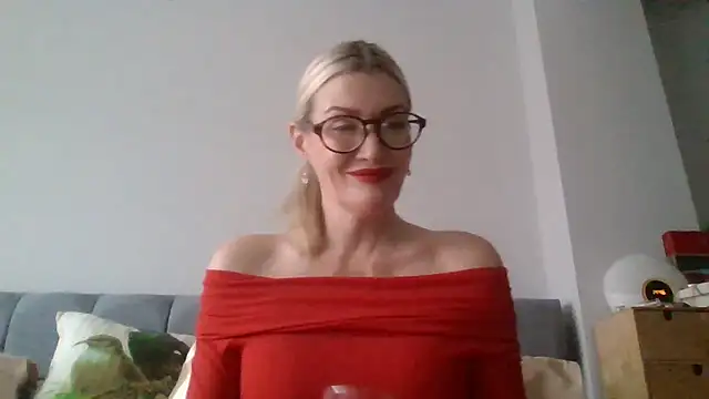 Englishhotwife4u online show from December 23, 2:50 pm