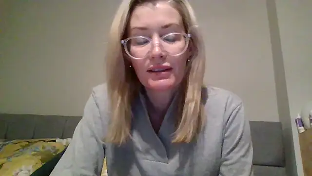 Englishhotwife4u online show from December 28, 9:09 am