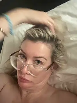 Englishhotwife4u online show from December 31, 5:11 am