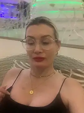 Englishhotwife4u online show from January 1, 6:16 pm