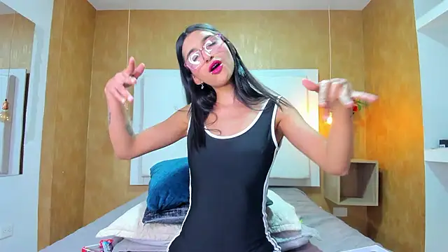 Milaspetite online show from March 13, 9:54 pm