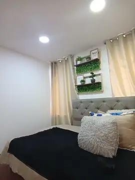 sasi luna online show from April 14, 1:17 pm