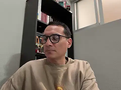 Snapshot of alex_ruiz85 chatting on June 16, 10:12 pm alex ruiz85 online show from June 16, 10:12 pm