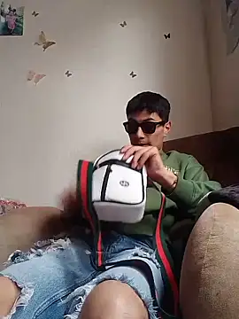 1418edwar online show from November 19, 5:13 pm