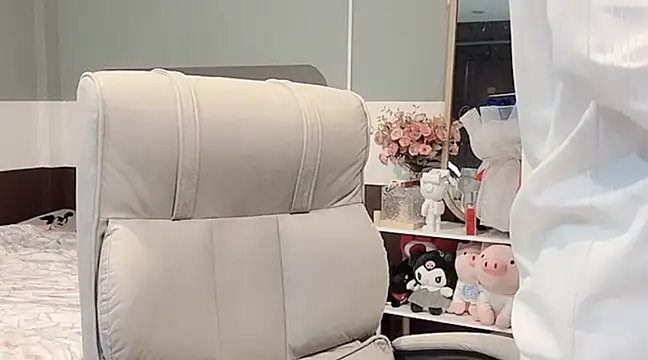 Eva-Public online show from February 7, 3:41 pm