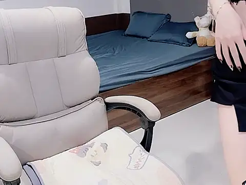 Eva-Public online show from November 17, 4:57 pm