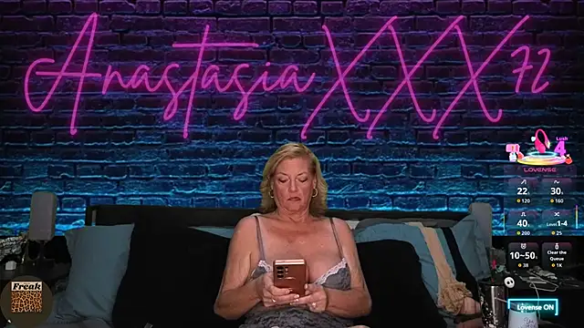 anastasiaxxx72 online show from November 12, 7:35 pm