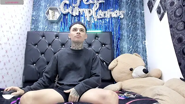 Snapshot of exotic_hot_couple chatting on February 1, 10:41 pm exotic hot couple online show from February 1, 10:41 pm