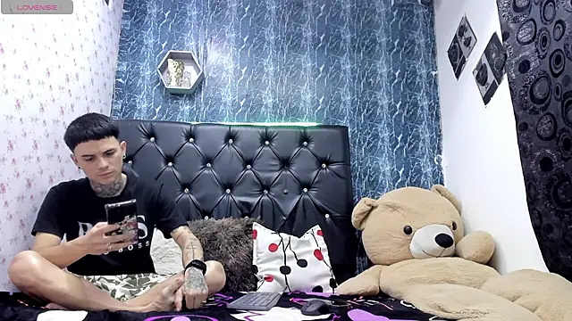 Snapshot of exotic_hot_couple chatting on February 4, 9:09 pm exotic hot couple online show from February 4, 9:09 pm